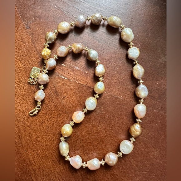 Elegant Gold and freshwater multicolor baroque Pearl Necklace - Picture 2 of 5